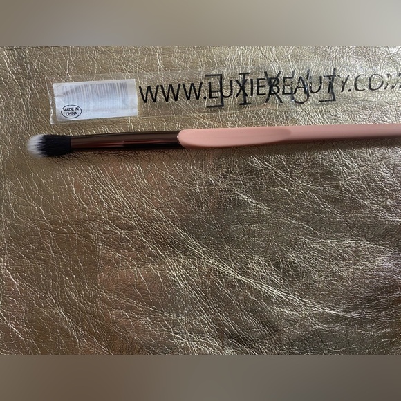 Makeup bundle perfect for gifting. Work wife, secret Santa, stocking stuffers - Picture 9 of 9